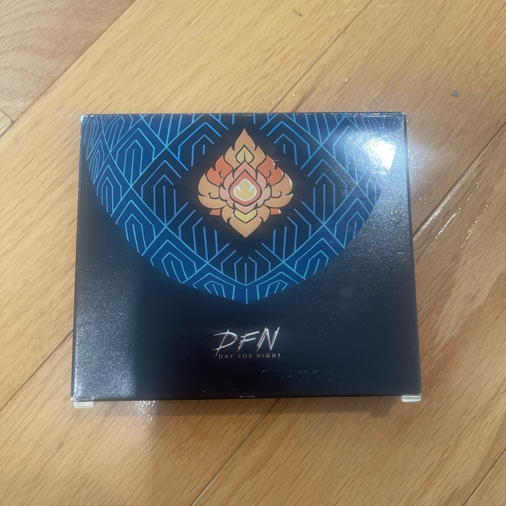New with box eyeshadow palette